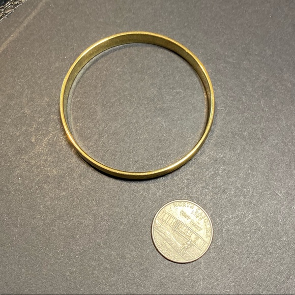 ⚠️ Monet bangle bracelet in gold tones with design - Picture 3 of 5